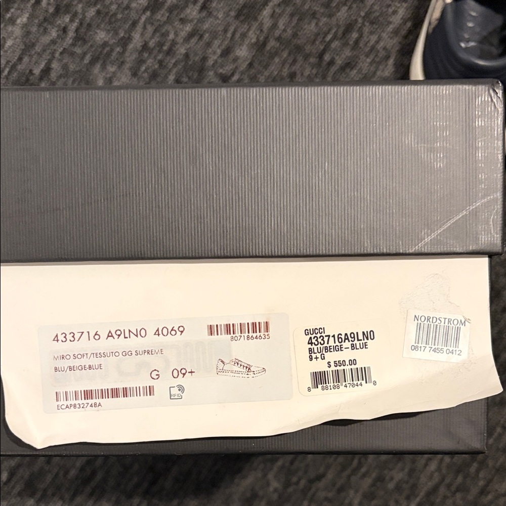 Gucci Navy & Beige GG Supreme Low-Top Sneakers - Picture 3 of 5
